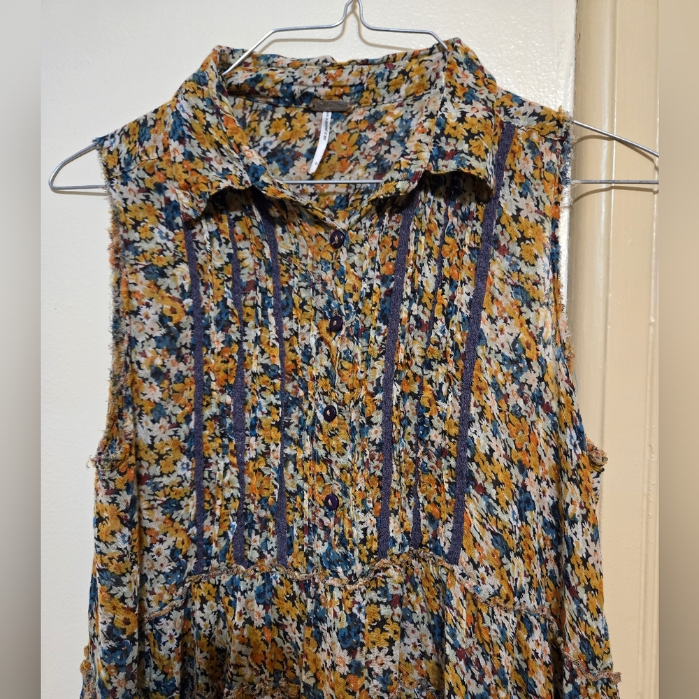 Free People After Dark "Garden" floral tunic top w/ buttons in great condition - Picture 8 of 11